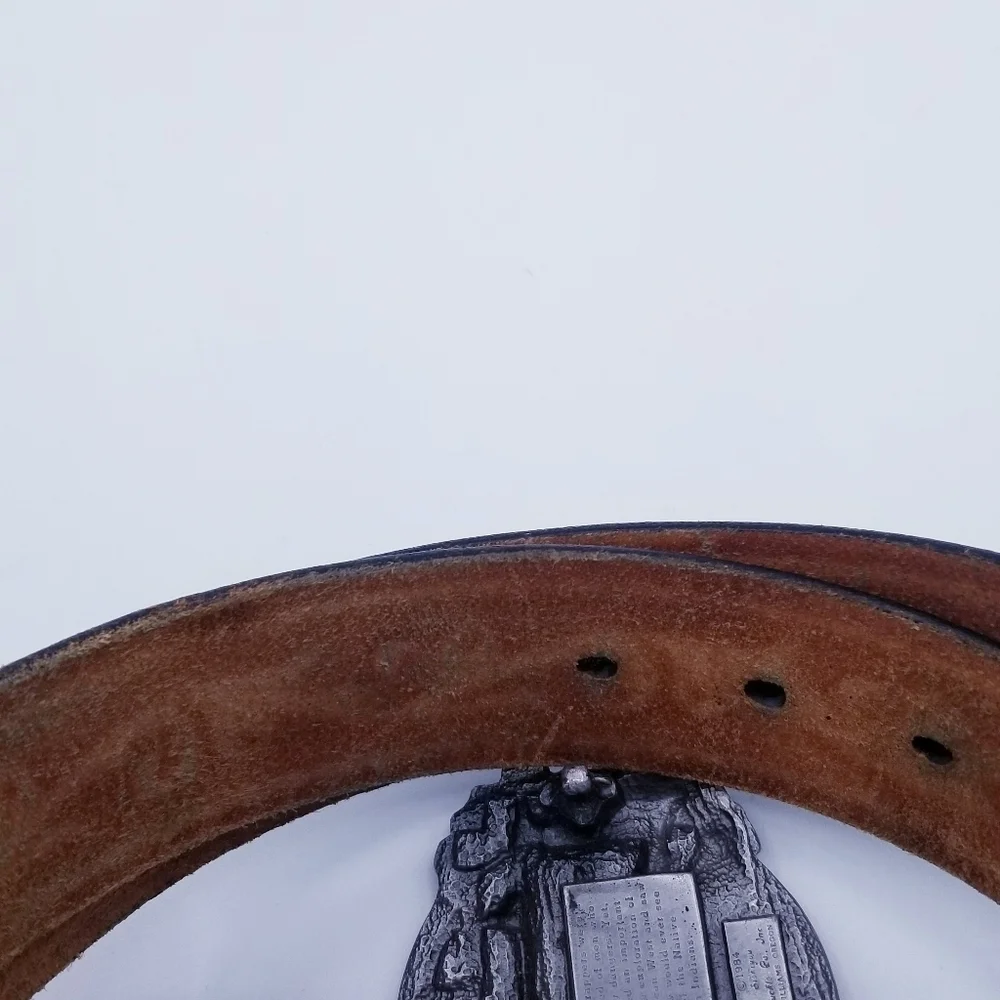 Justin Cowhide Belt with Siskiyou Pewter Vintage 1984 Fur Trapper Belt Buckle
